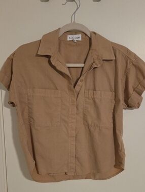 Bella Dahl Short-Sleeve Button-Front Shirt in Light Tan